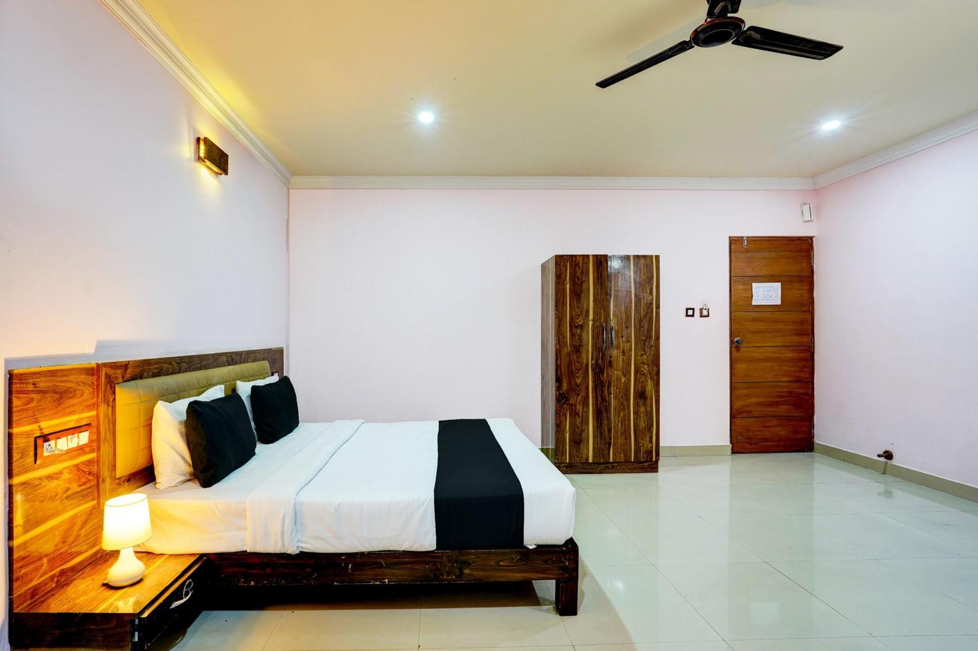 Super Townhouse Mg Road Near Commercial Street Bangalore Exterior foto